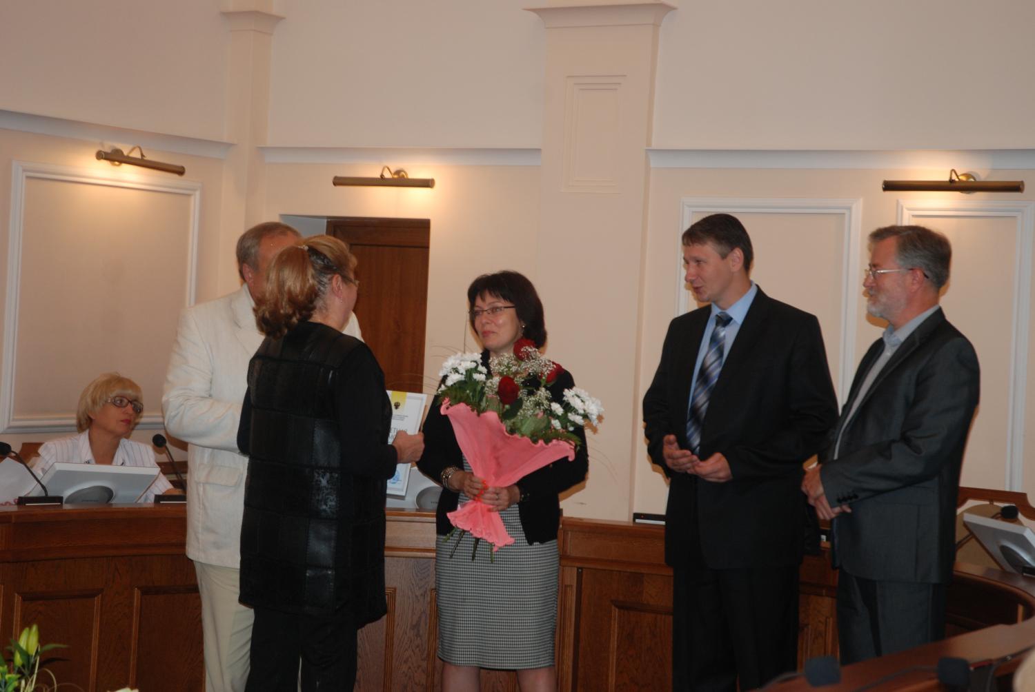 Грамоты от Министерства здравоохранения получили медики, отработавшие в ангарских больницах более 30 лет