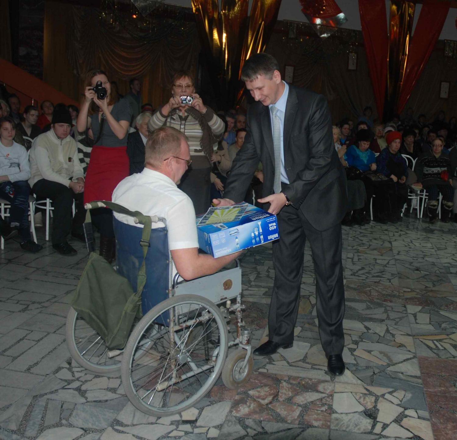 Более 100 человек получили призы за активное участие в декаде инвалидов