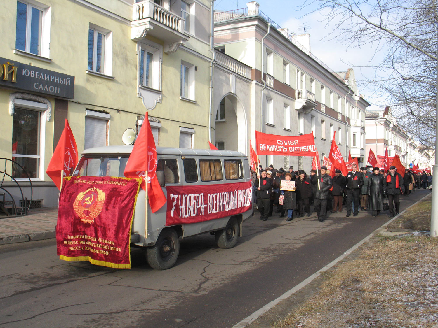 08 Колонну возглавлял УАЗик