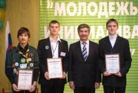 Леонид Михайлов и получатели стипендии главы города