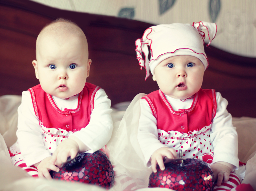 Если бы были близняшки :)