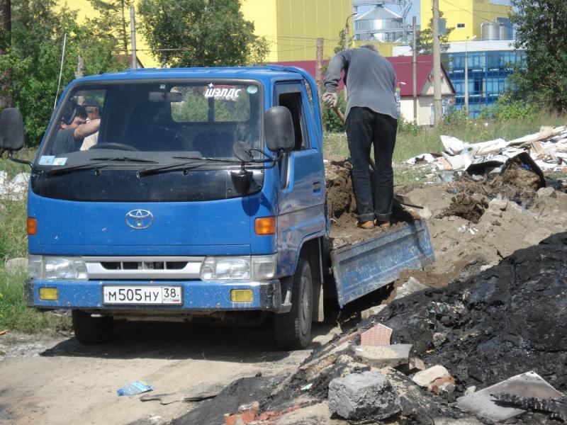 За незаконный выброс мусора в городской черте водителям придется заплатить штраф