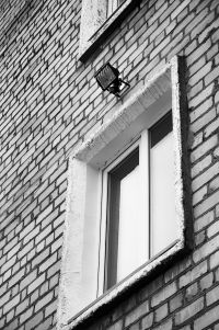 Этот фонарь Алексей отремонтировал сам - у жэка руки не доходили