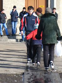 На коньках посреди асфальта На коньках посреди асфальта