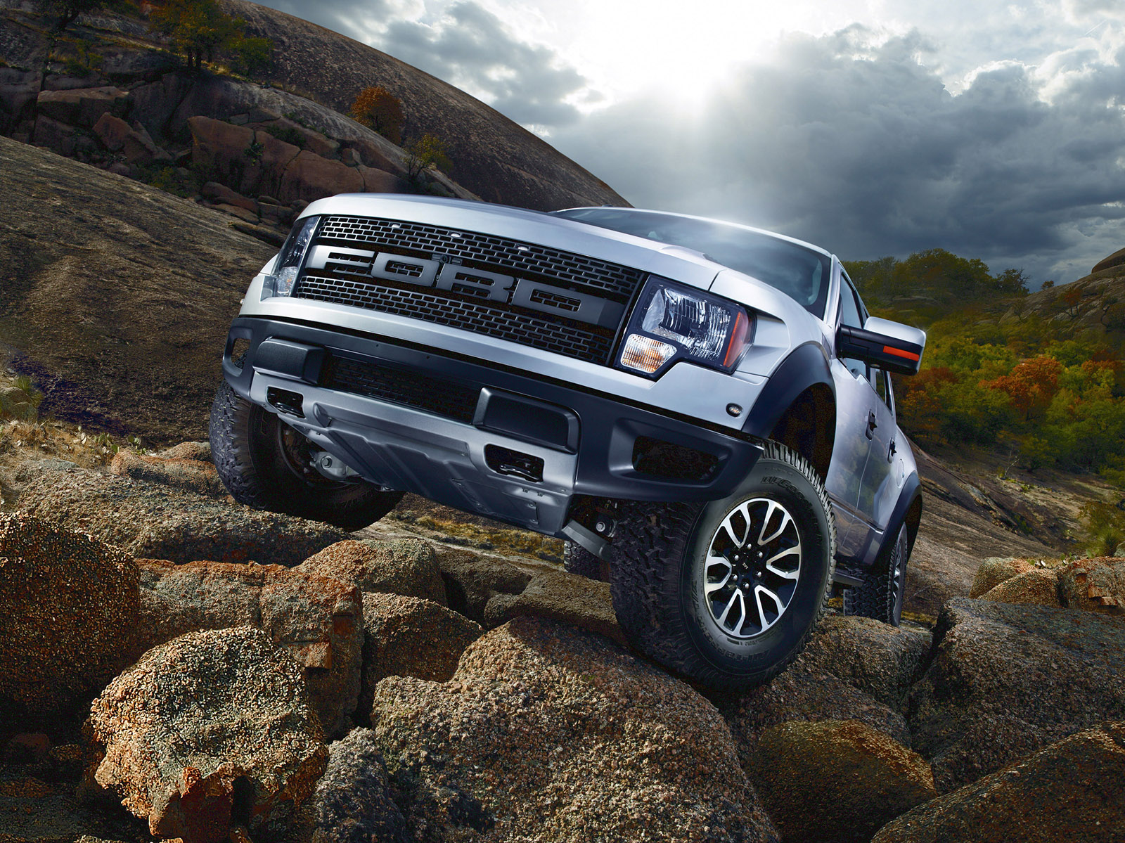 Обновленный пикап FORD F-150 SVT Raptor