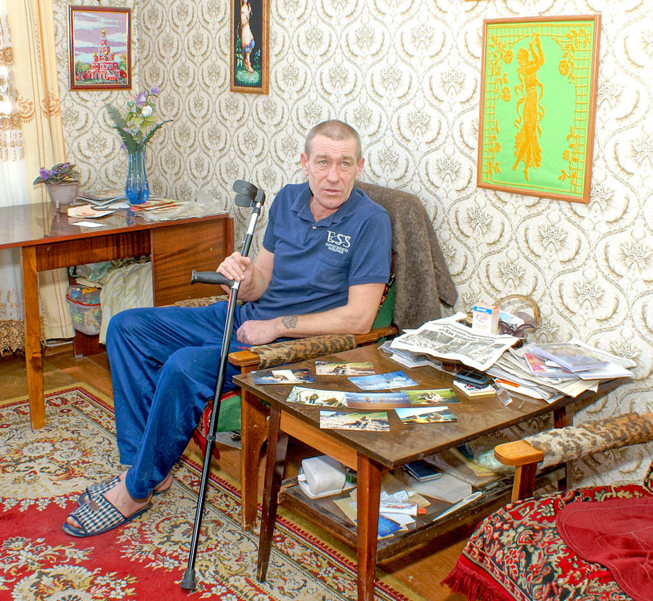 В глазах Сергея Шатурова загорается огонек, когда он перебирает свои таежные фотографии