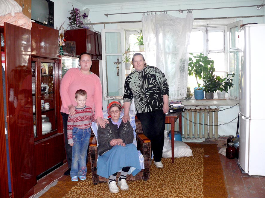 В такой-то комнате (23 кв.м) никому не тесно