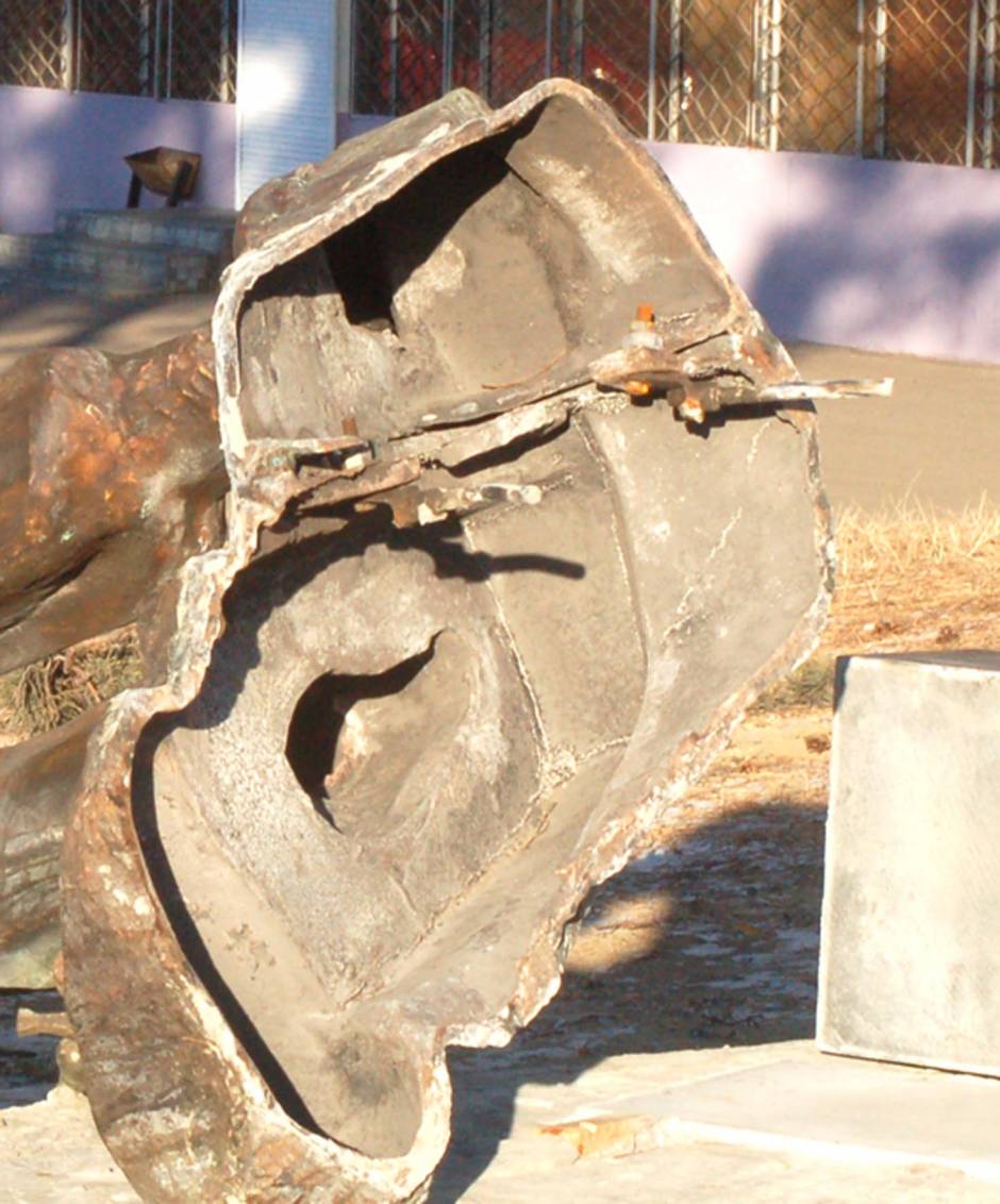 штыри на памятнике