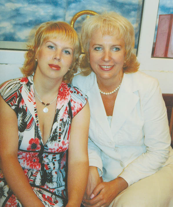 Оксана ПАВЛОВА с мамой: Ангарск, 2007 год