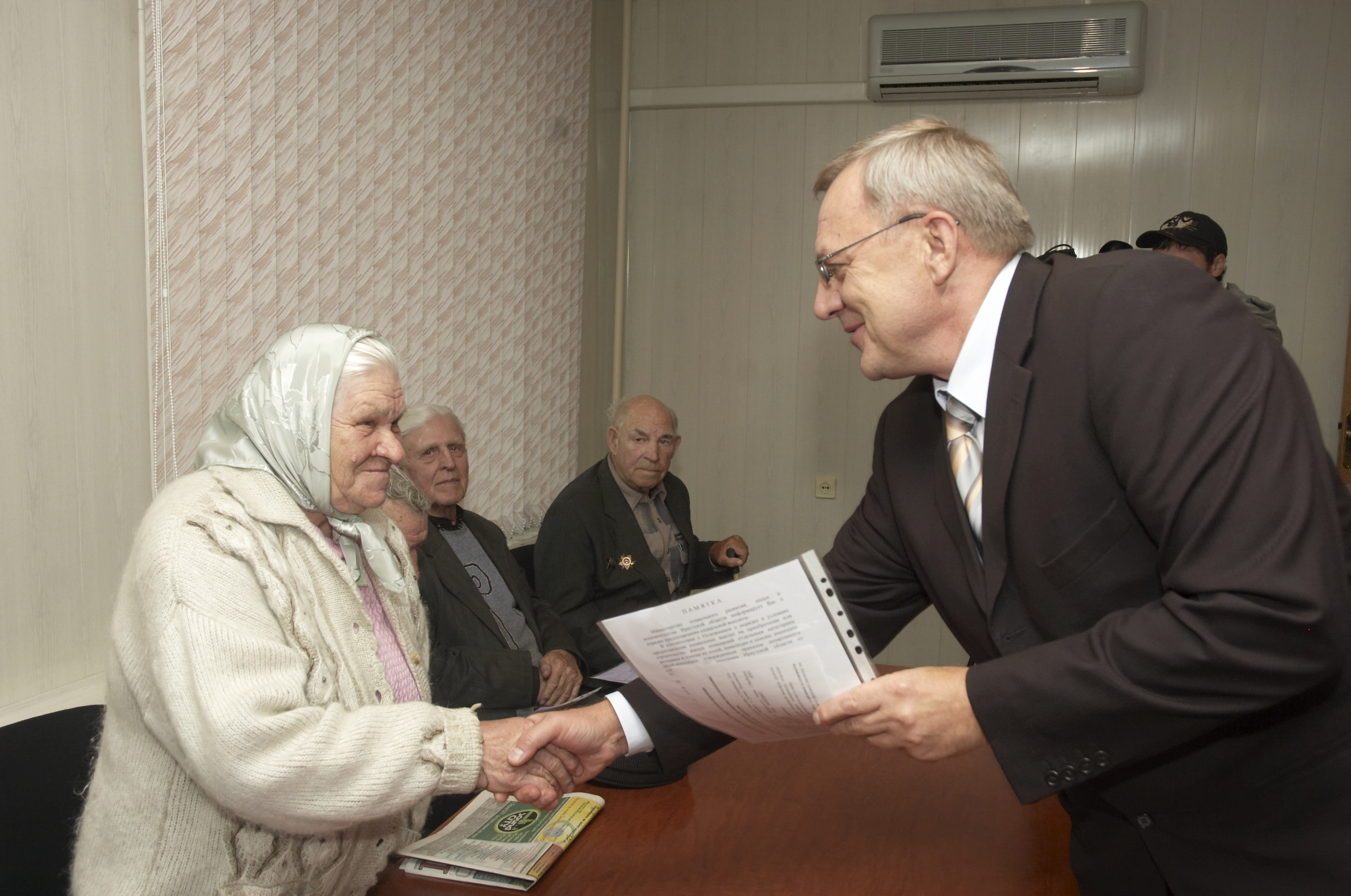 Сертификат на квартиру получает Лидия Ильинична Прокопова