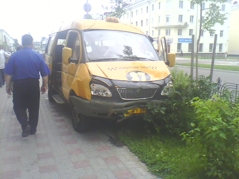 Авария возле ДНСа в 18:15 19.07.2010