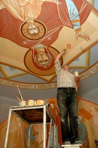 Николай Новиков создает в земном храме сюжеты небесные Николай Новиков создает в земном храме сюжеты небесные