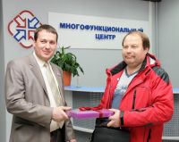  Первым клиентом МФЦ стал Владимир Жеребцов. Мужчина обратился за получением заграничного паспорта 