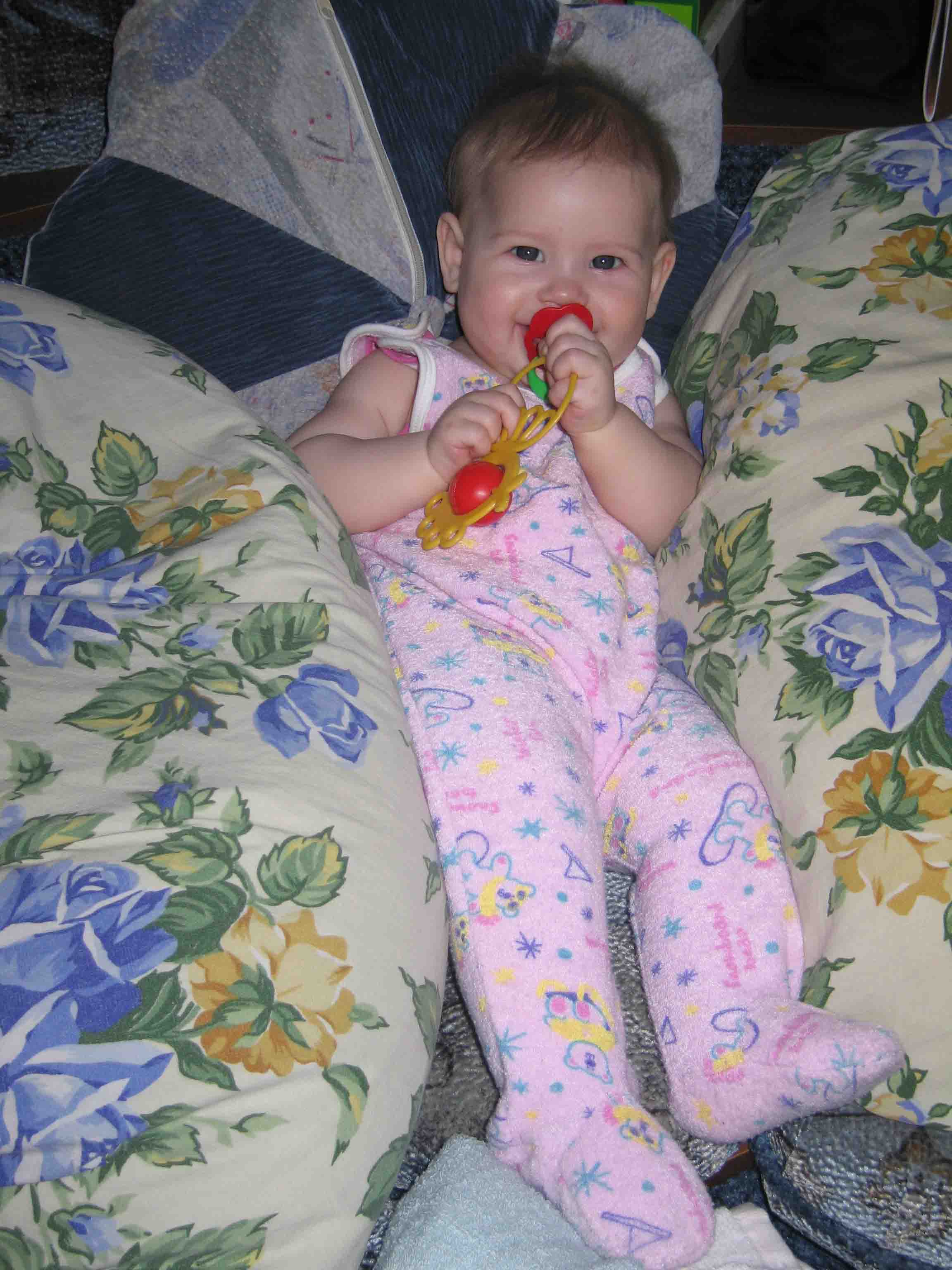 племяшка (год назад, даже чуть больше)