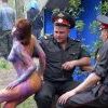 раскрашенная мадам с блюстителями порядка