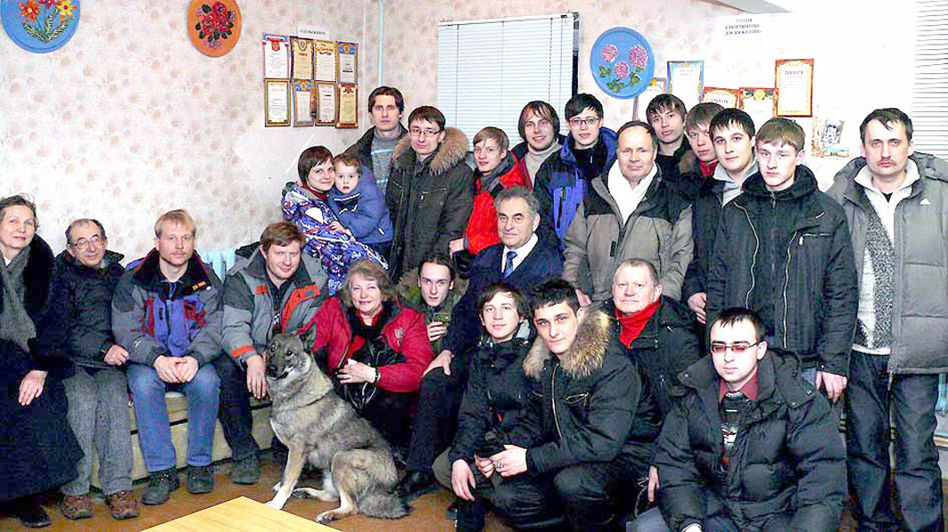 За молодежь в нашем городе взялись серьезно: ее гонят не только из школьных кружков, но даже из подвалов