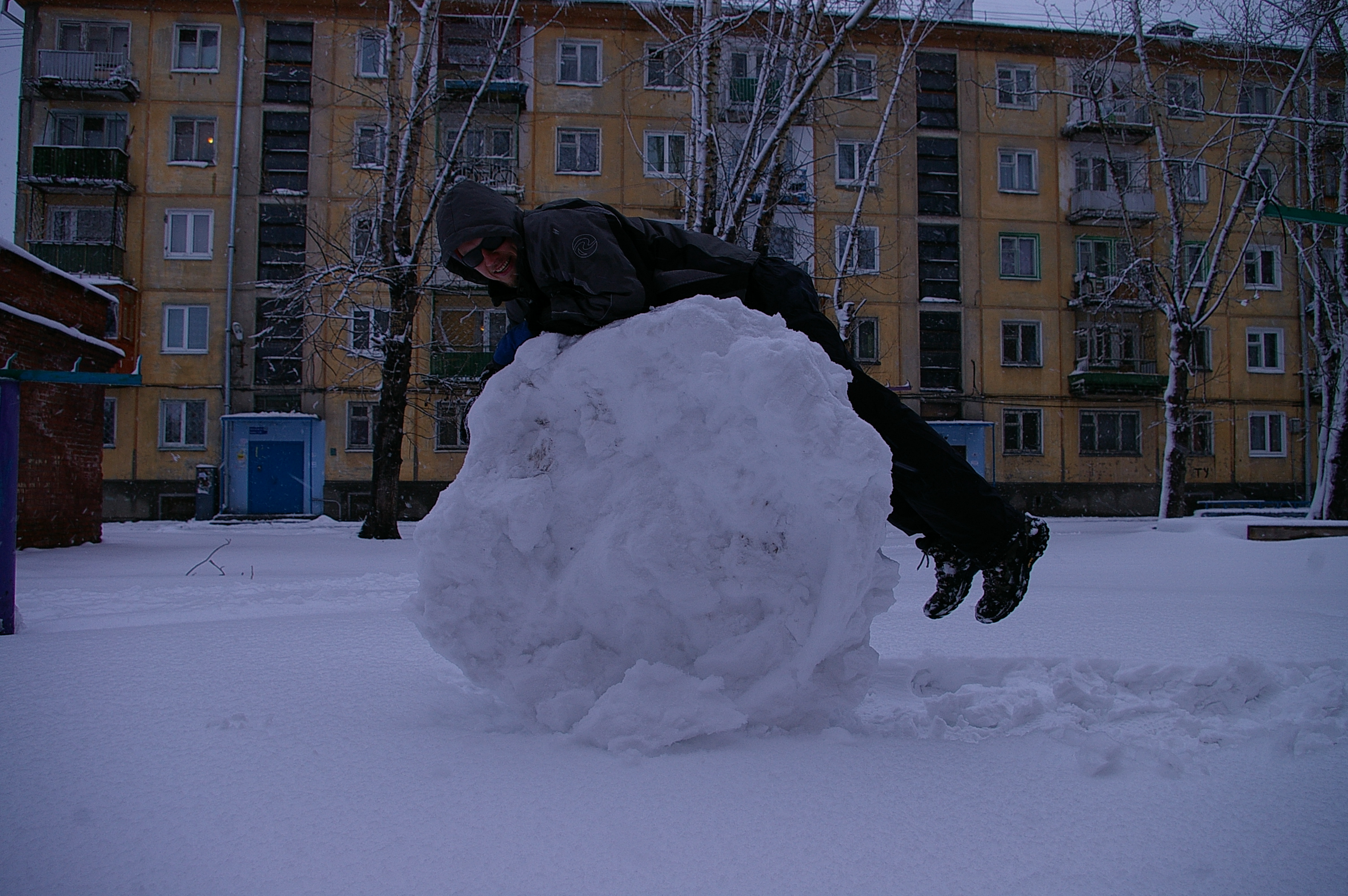 снег сегодня очень липучий