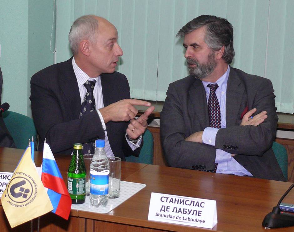 Посол Станислас де Лабуле (справа) и советник Дениса Флори (слева)