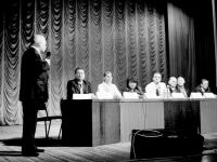 Пресс-конференция окончилась пикировкой между Жуковым и коммунистическими лидерами