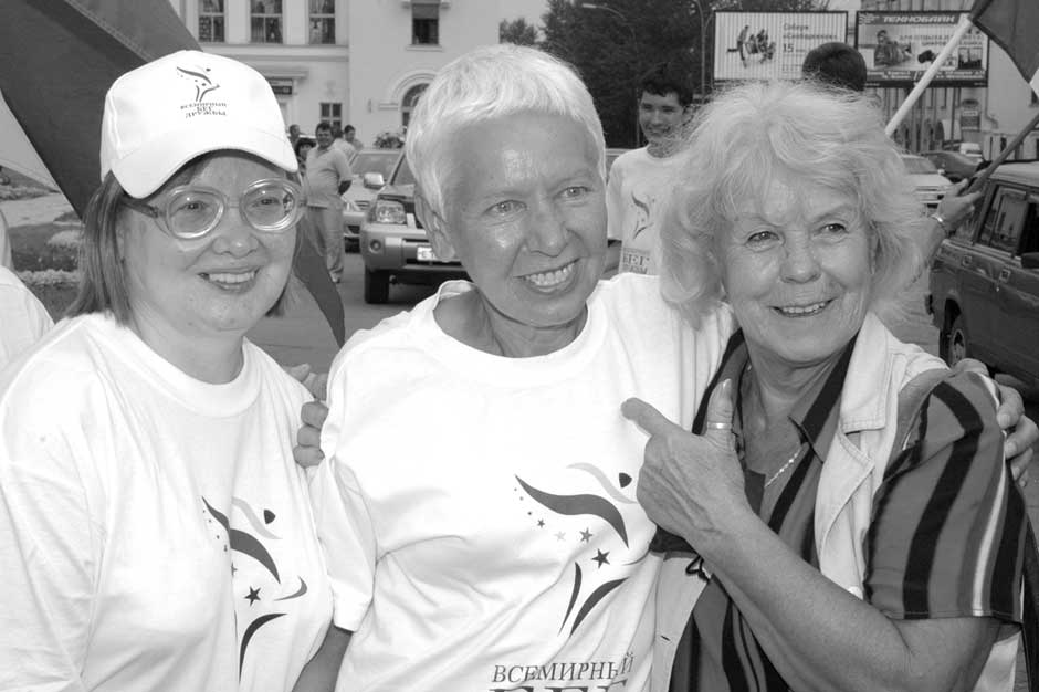 Светлана Хисамутдинова в центре