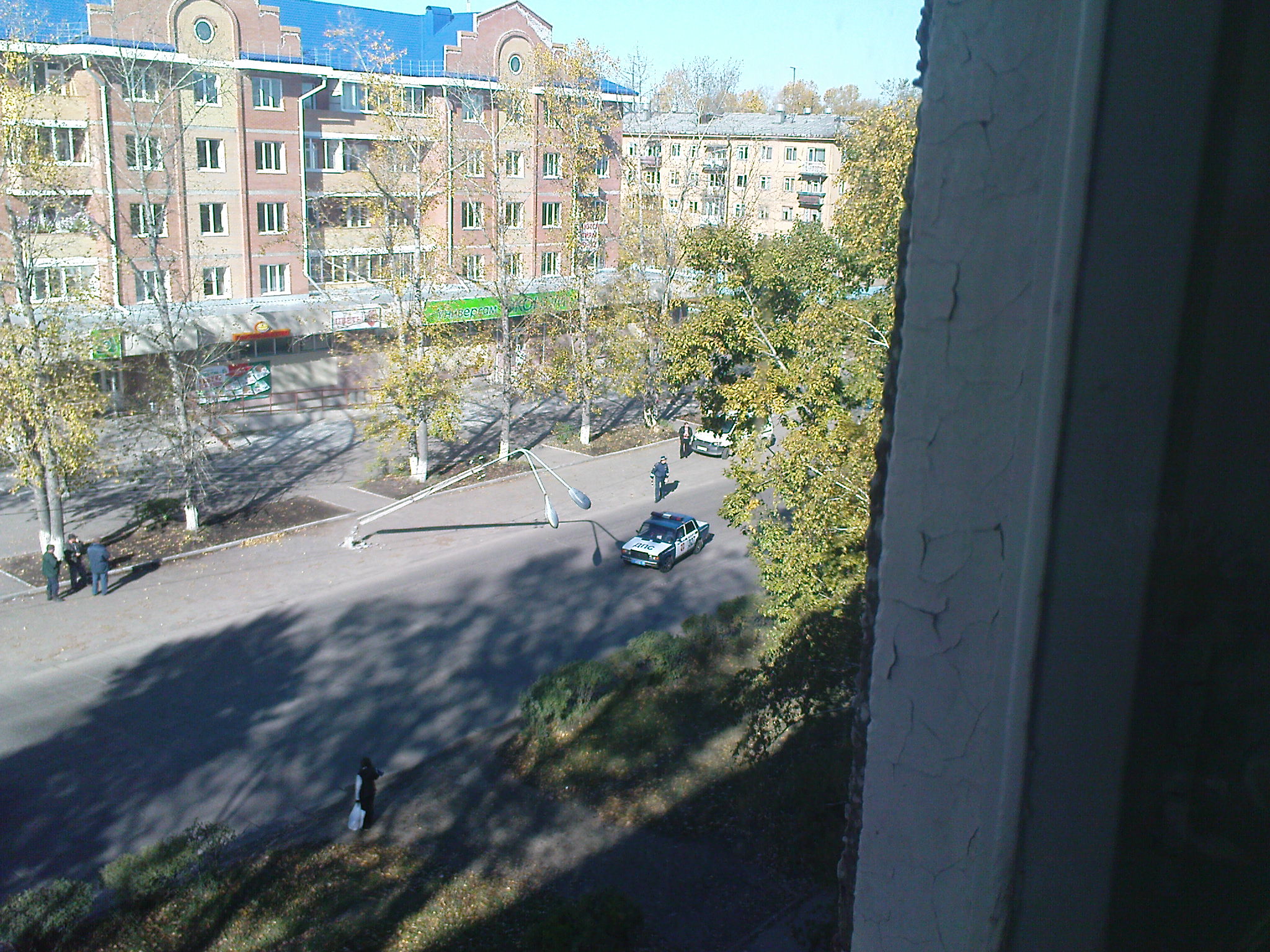 Посли аварии рухнул светофор! Ул. Ворошилова. меджу 94 и 92/93 кв.