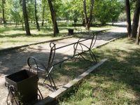 Разбитые скамейки Разбитые скамейки