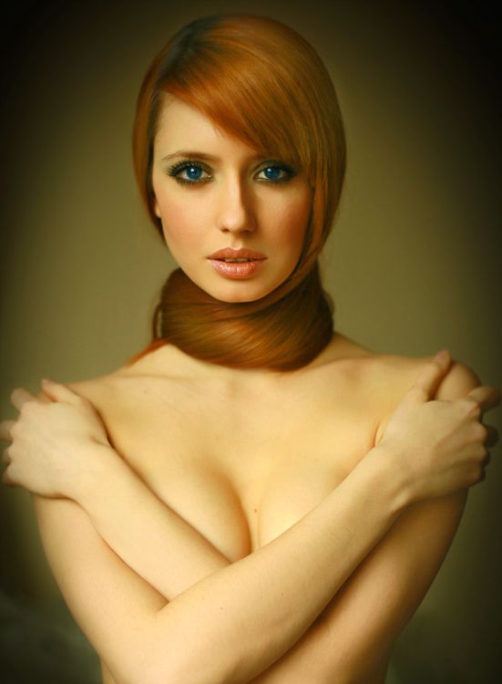 Очередная рыжая)))