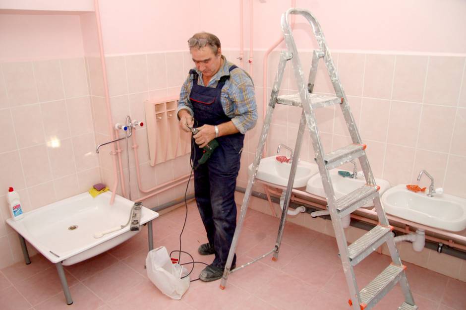 Всего на ремонт израсходовано более 2,5 миллиона бюджетных рублей, 170 тысяч рублей собрали родители