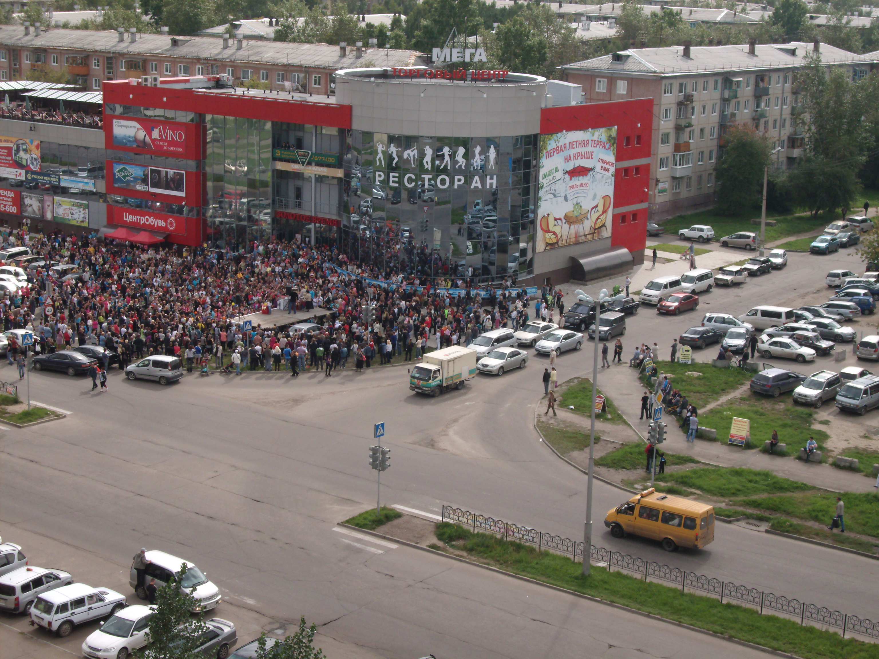 Розыгрыш призов у ТЦ МЕГА.