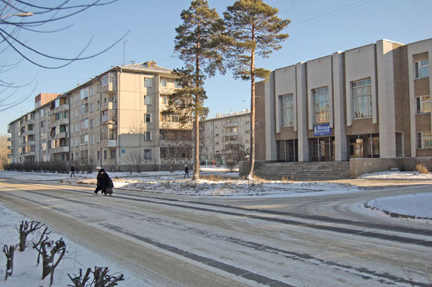 Около детской школы искусств №4, что в 12а микрорайоне, после гибели Полины Потаповой ничего не изменилось