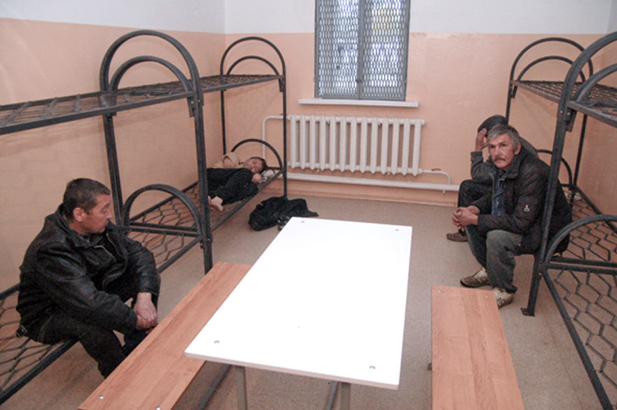 Пребывают здесь до полного вытрезвления, что может длиться до суток