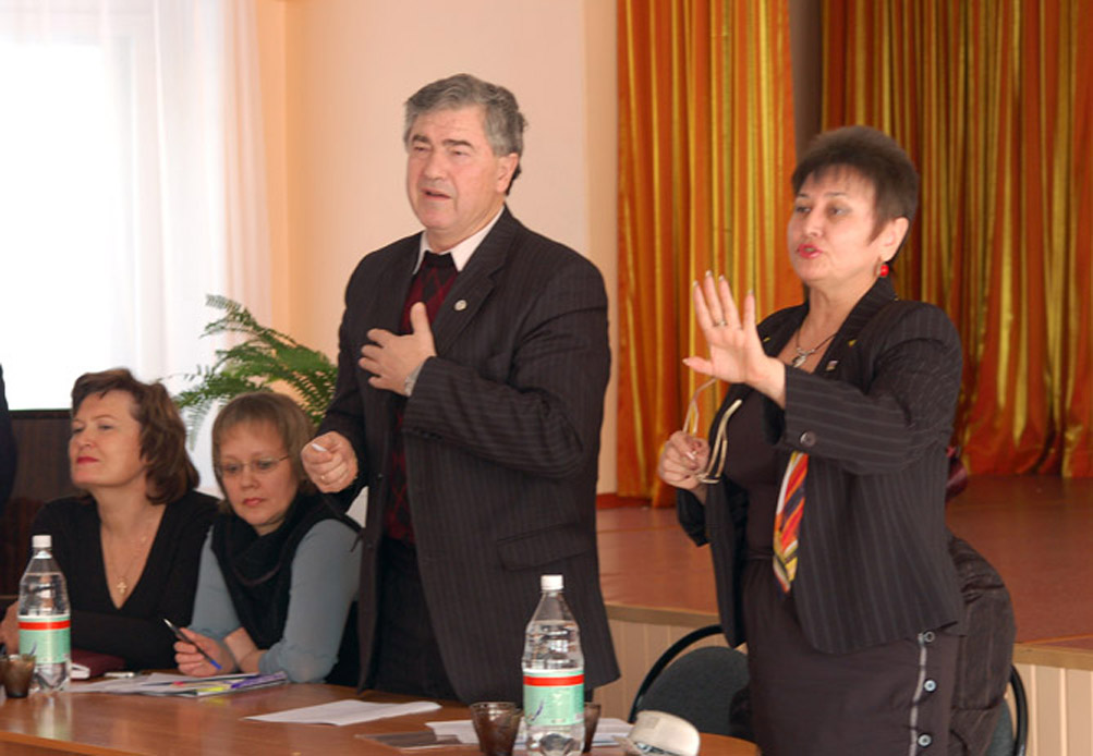 Директорами школ дирижировали Юрий Бакштановский и Наталья Белоус