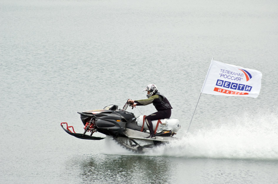 Одна тренировка, в ходе которой тонет снегоход, требует 10 тысяч рублей