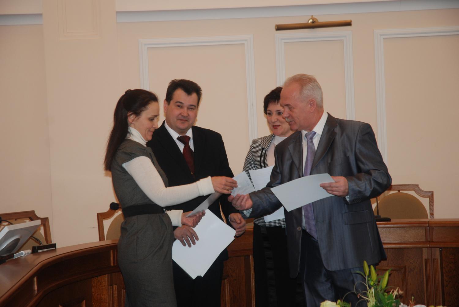 Мэр АМО вручил дипломы и премии победителям конкурса «Лучший совет общественности»