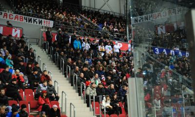 Стадион замер... Стадион замер...