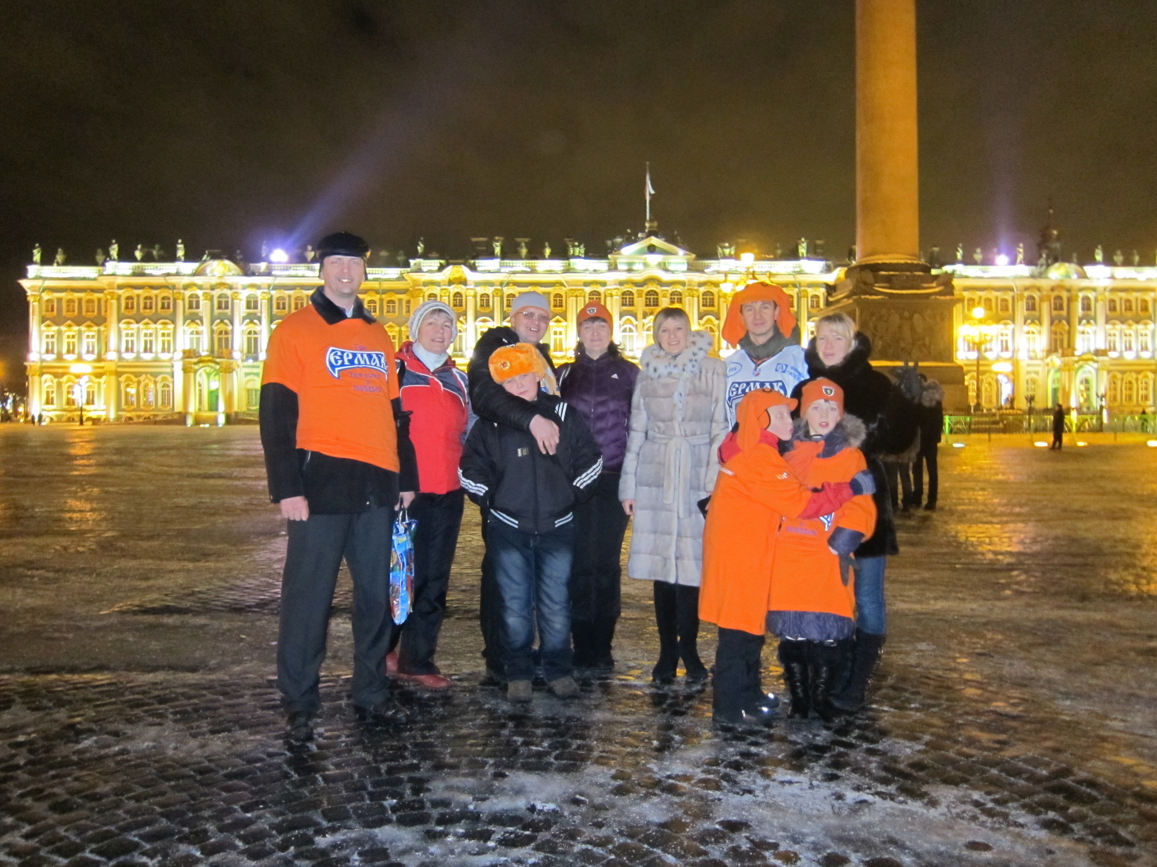 Staryy novyy god na dvorcovoy ploshchadi. kollektivnaya fotografiya