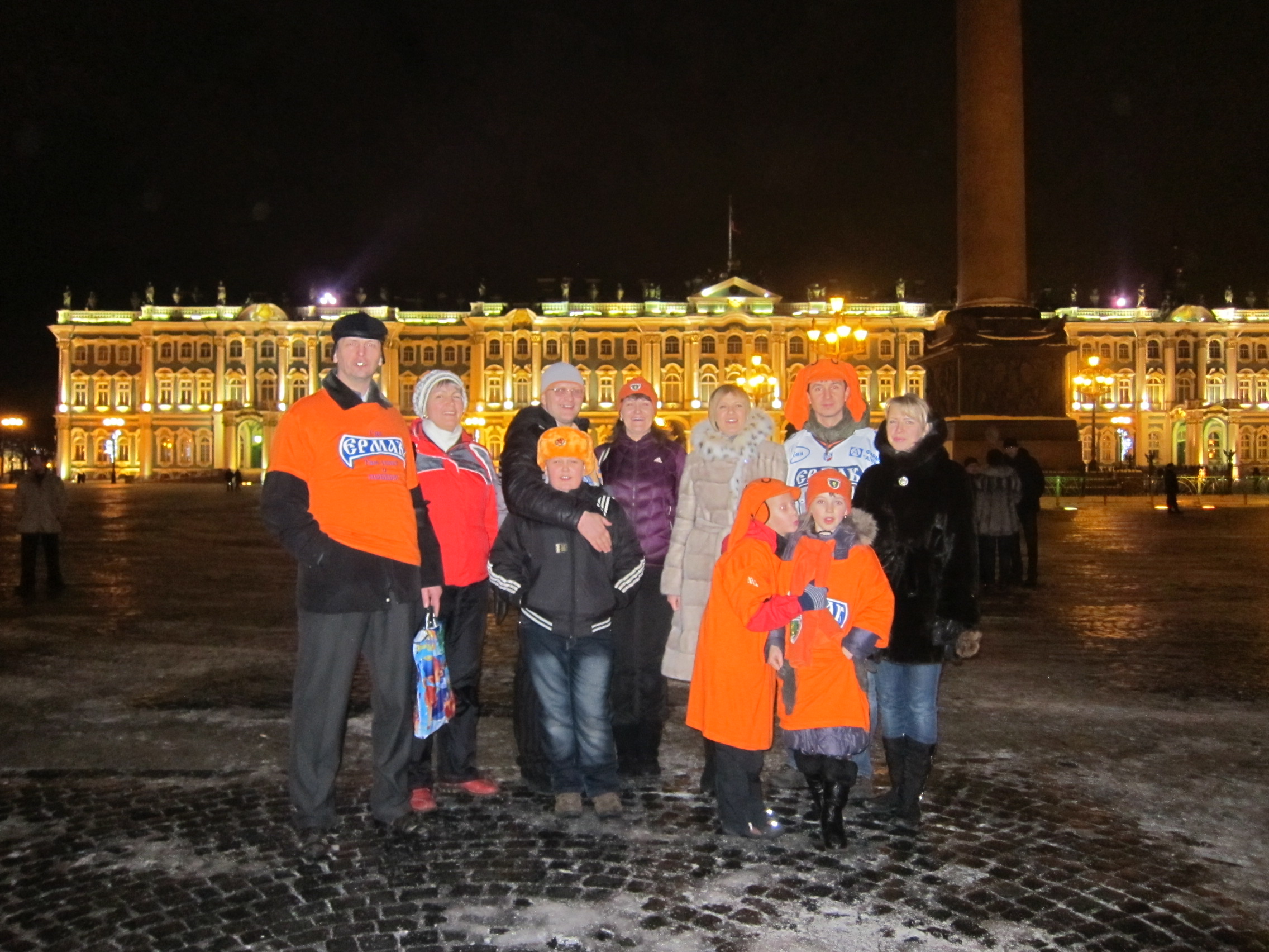 Staryy novyy god na dvorcovoy ploshchadi. kollektivnaya fotografiya 2