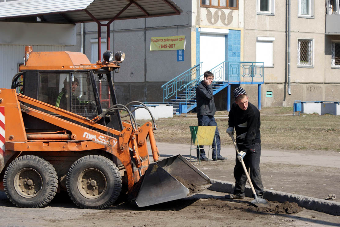 Субботник в Ангарске в самом разгаре