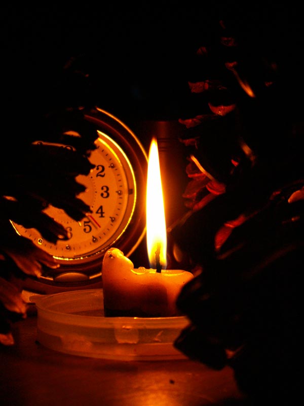 Слышишь? Тихий звук, что издаёт пламя...