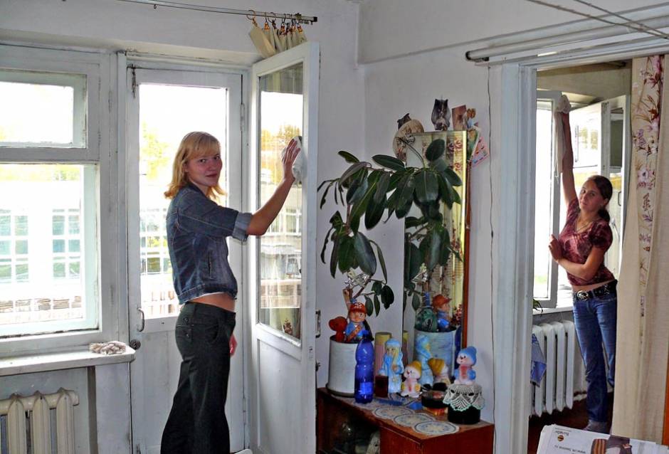 Таня Сибирянская (слева) и Наталья Кокарева помогать пришли от чистого сердца