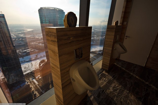 Туалет в небоскрёбе