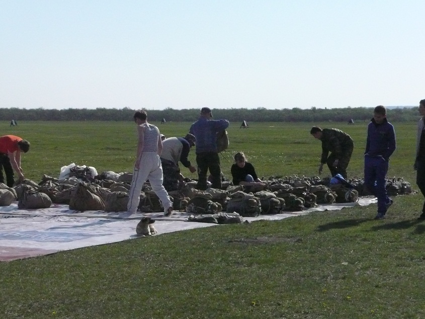Ukladka parashyutov na starte
