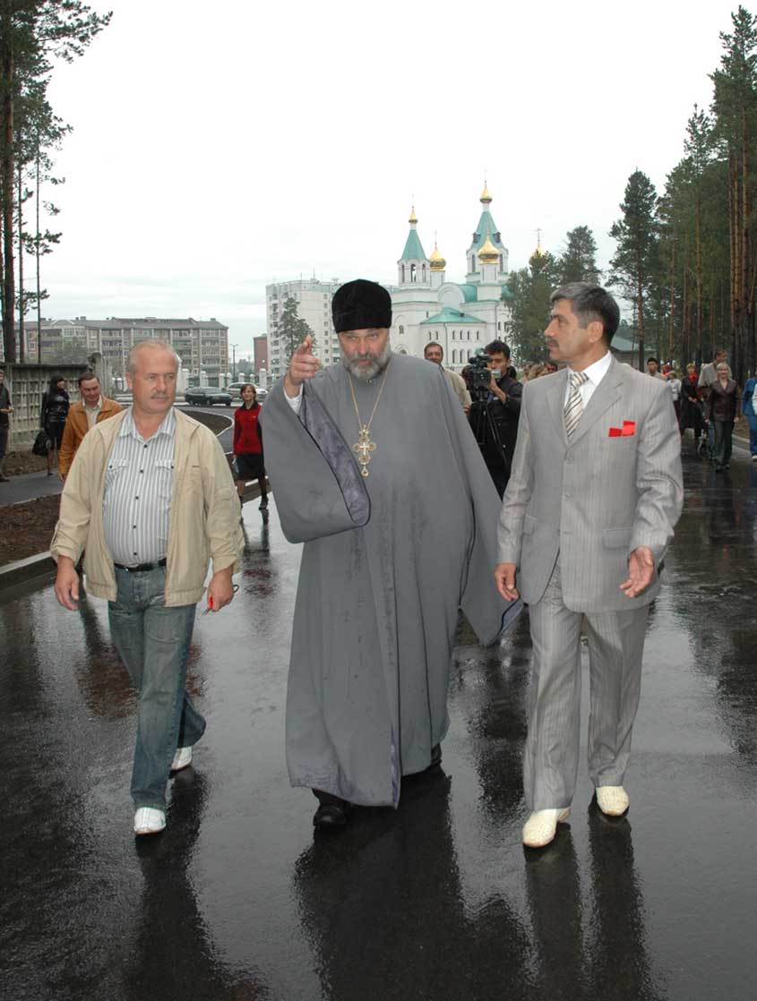 Три ветви власти на новой улице