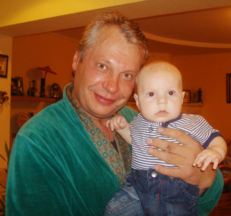 Евгений Канухин с внуком