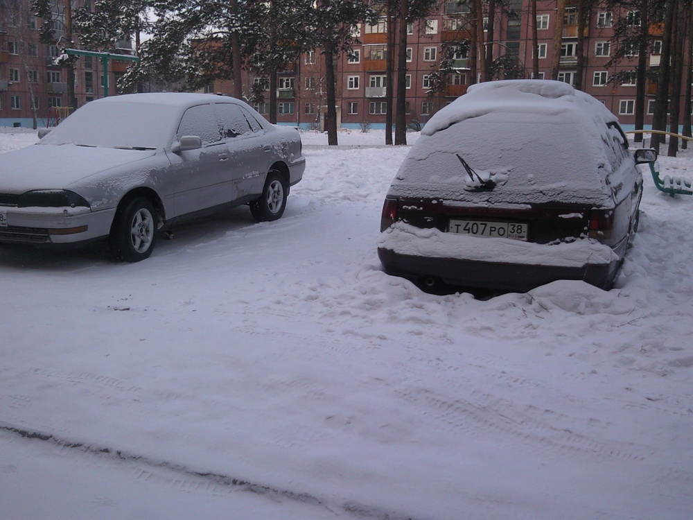 Авто на газонах...