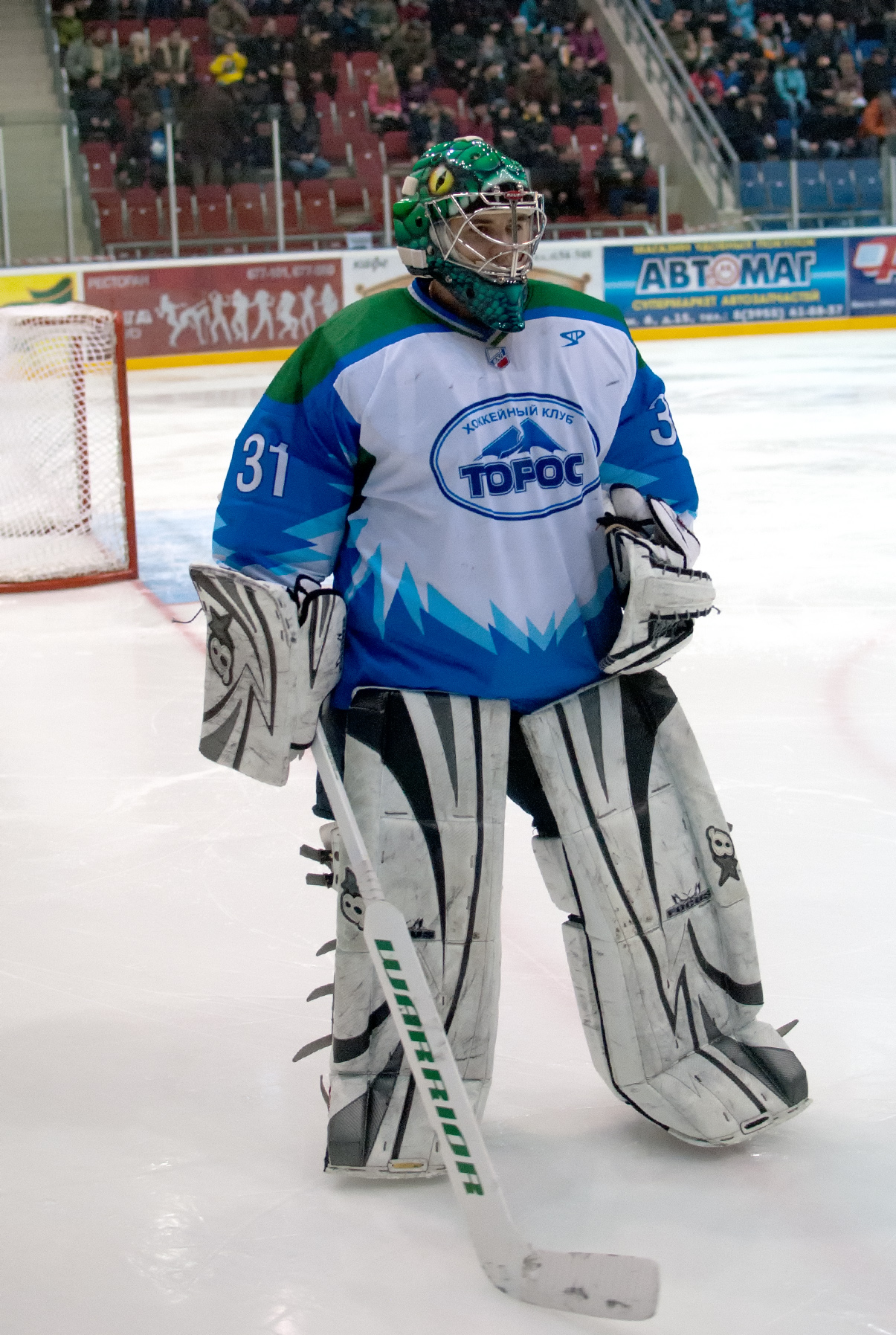 Вратарь "Тороса" а на шлеме змеюка