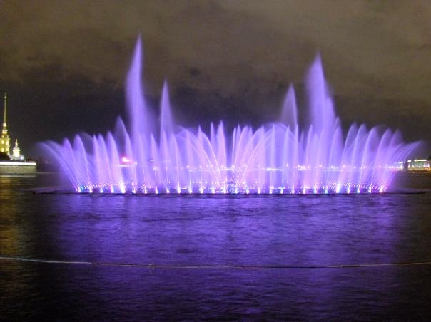 парад фонтанов на Неве