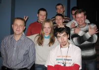 Фото на ступеньках: Мы - Живые!