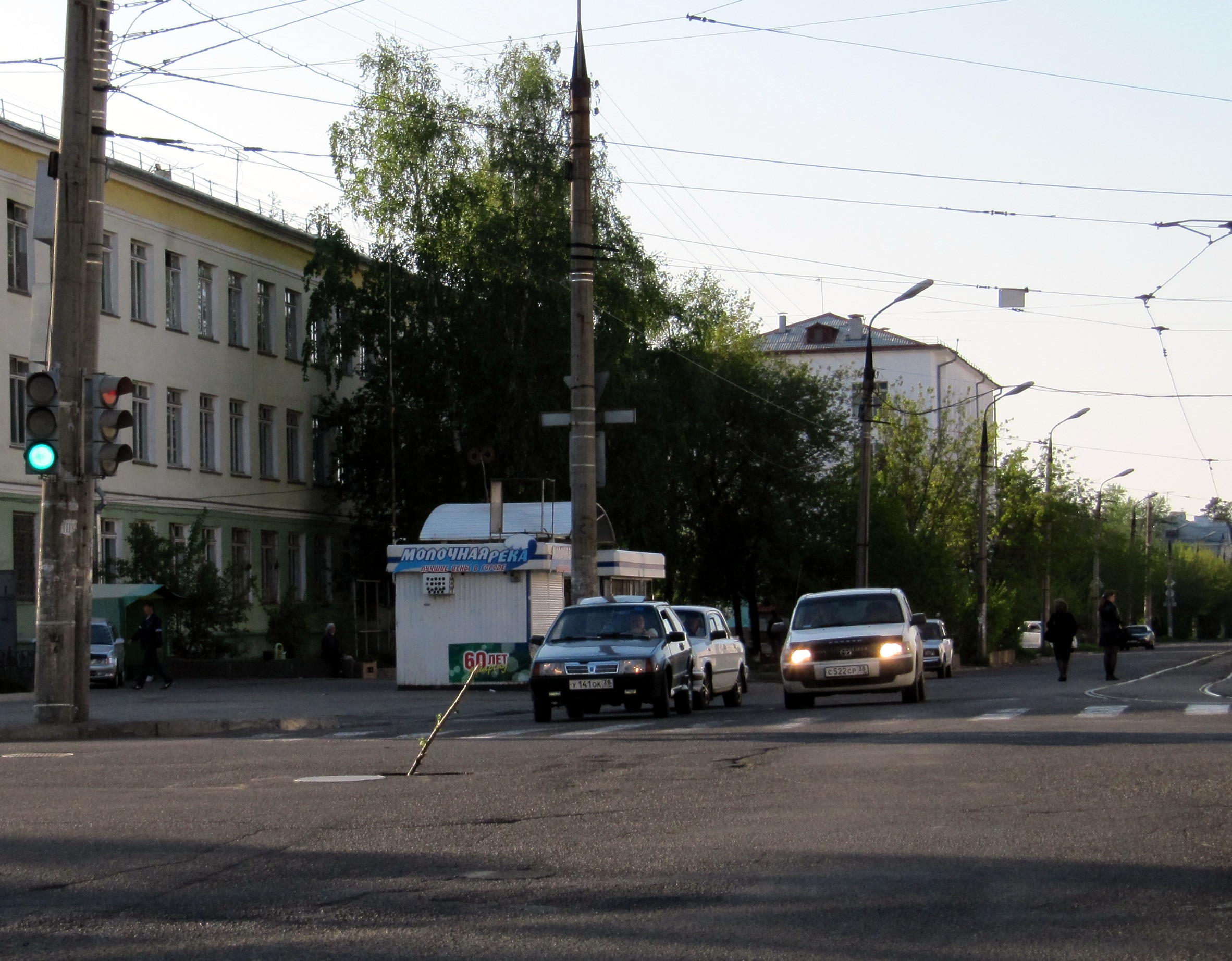Яма на перекрестке Горького с Московской