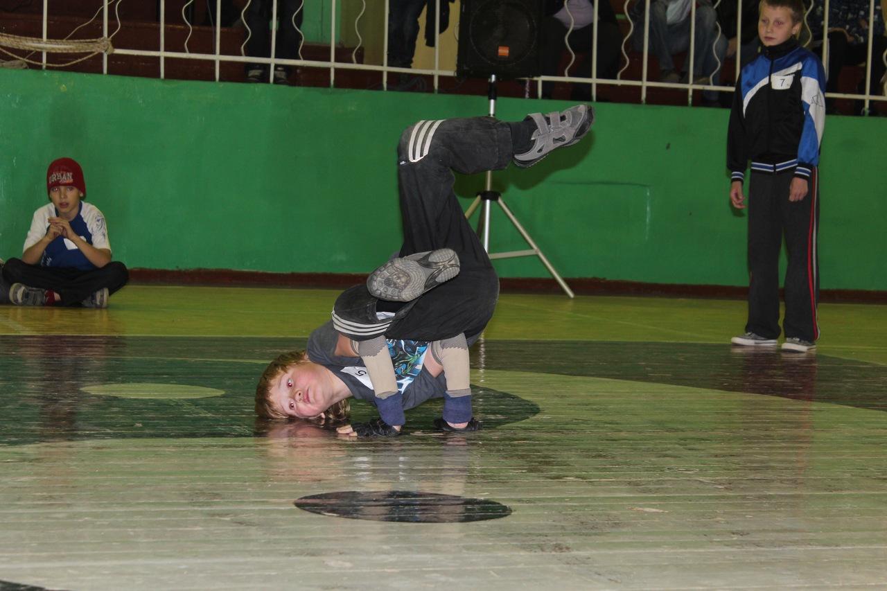Молодой b-boy